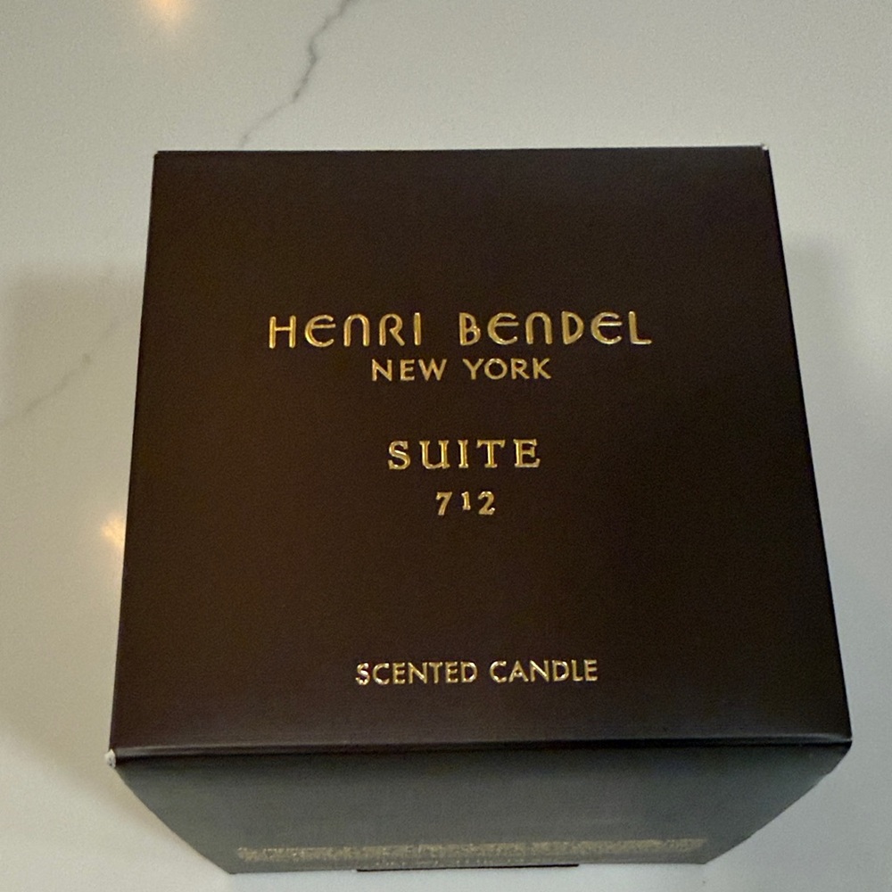 Henri Bendel Suite 712 Scented Candle in Black and Gold